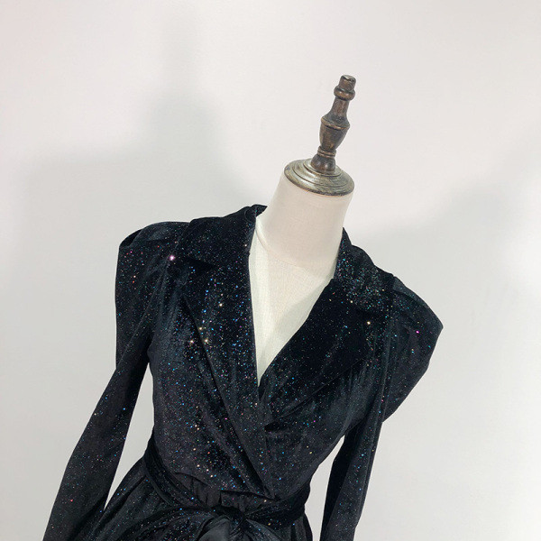 Rochie de dama moderna tip jacheta din catifea de culoare neagra cu curea in talie