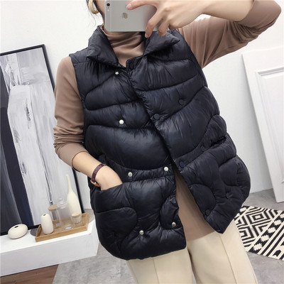 Női alkalmi mellény A-vonalú modellel, fekete-fehér színben