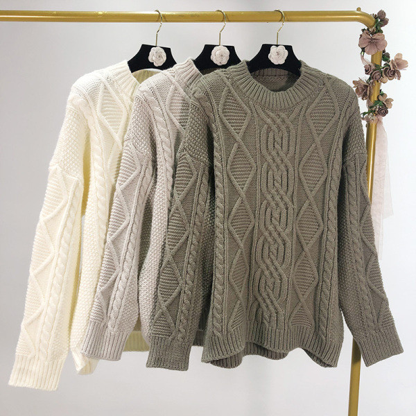 Vastag pulóver ovális nyakkivágással, szürke és fehér színben