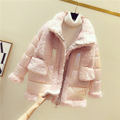 Női téli kabát gallérral és ujjakkal fehér, kék és rózsaszín színben