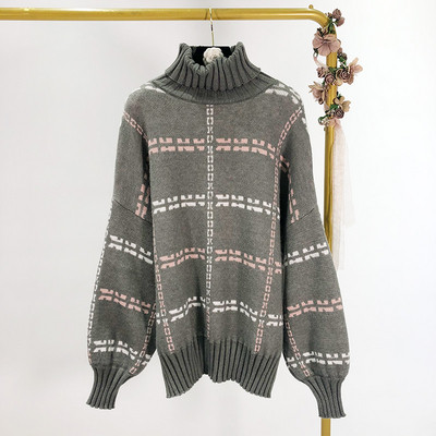 Ζεστό χειμωνιάτικο πουλόβερ με κολάρο σε γκρι και μαύρο χρώμα