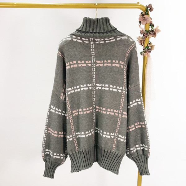 Ζεστό χειμωνιάτικο πουλόβερ με κολάρο σε γκρι και μαύρο χρώμα