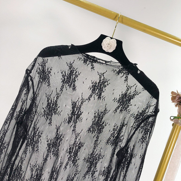 Női átlátszó tüll blúz fekete színben, hosszú ujjal és ovális nyakkivágással