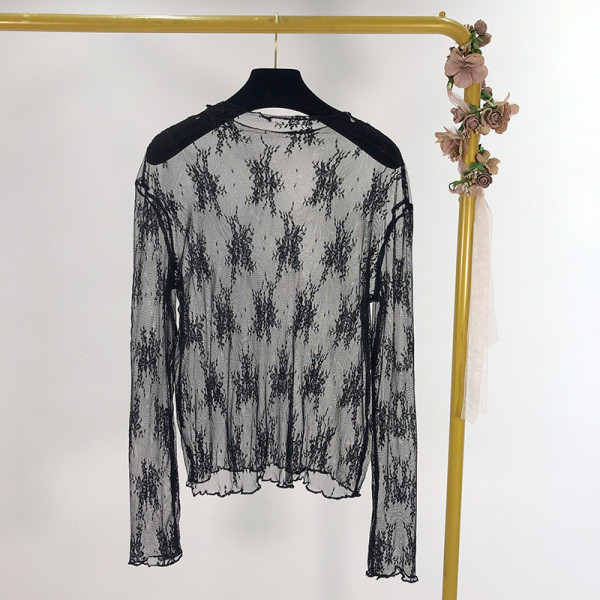 Női átlátszó tüll blúz fekete színben, hosszú ujjal és ovális nyakkivágással