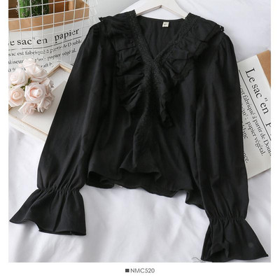 Μοντέρνα γυναικεία μπλούζα με μανίκια λωτού, δαντέλα και λαιμόκοψη