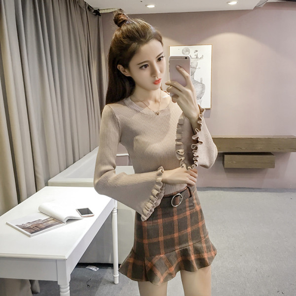 Bluza de dama in negru, bej si negru Model Slim cu decolteu rotund