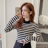 Csíkos női blúz három színben alacsony gallérral és hosszú ujjal