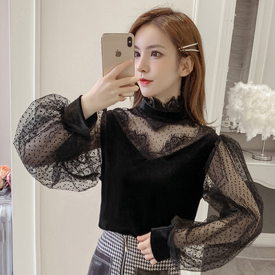 Modern női blúz fekete és bézs színben, tüllel és csipkével