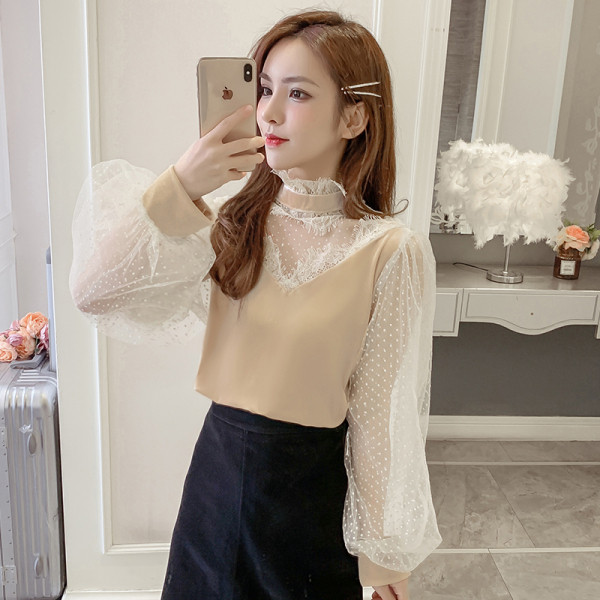 Modern női blúz fekete és bézs színben, tüllel és csipkével