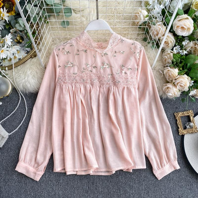 Új modell női blúz hímzéssel és csipkével rózsaszín, fehér, fekete és bézs színekben