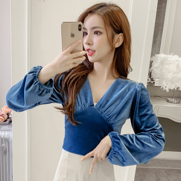 Γυναικεία βελούδινη μπλούζα σε πράσινο και μπλε  χρώμα με V-neck