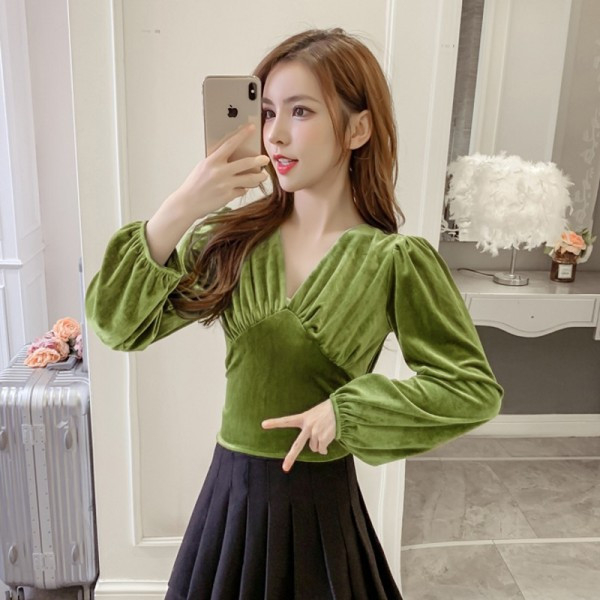 Γυναικεία βελούδινη μπλούζα σε πράσινο και μπλε  χρώμα με V-neck