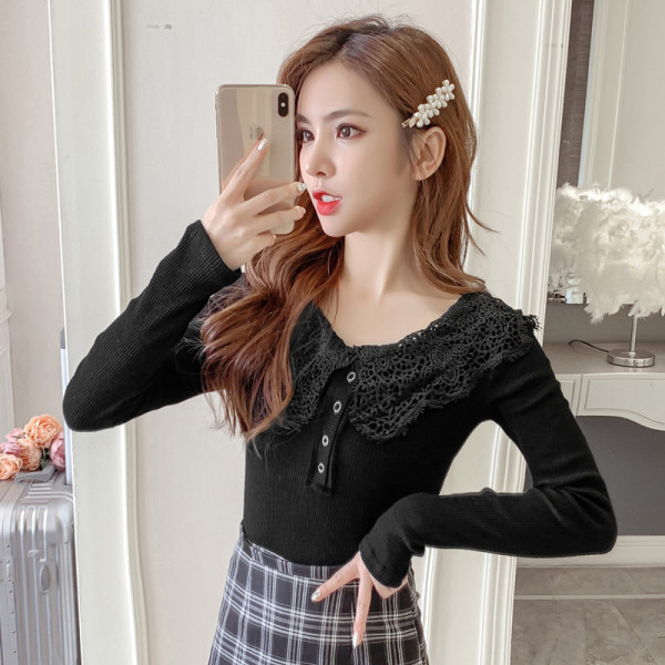 Modern női blúz fekete, narancssárga és bézs színben, csipkével és gombokkal