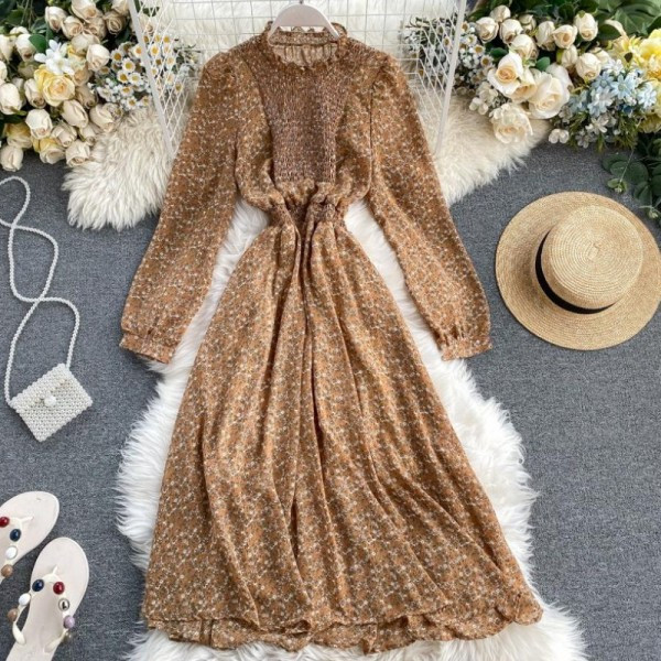 Új modell kivágott női ruha virágos motívumokkal és hosszú karral kék, sárga, fekete és bézs színben