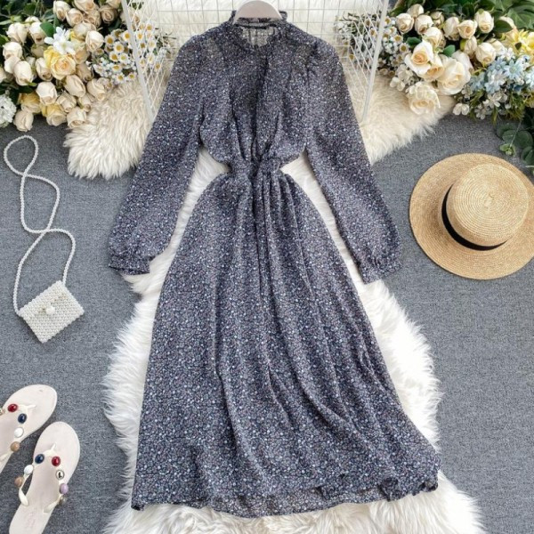 Új modell kivágott női ruha virágos motívumokkal és hosszú karral kék, sárga, fekete és bézs színben