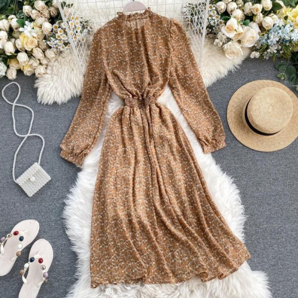 Új modell kivágott női ruha virágos motívumokkal és hosszú karral kék, sárga, fekete és bézs színben