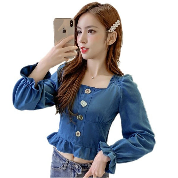 Rövid, kék és piros női blúz négyzet alakú nyakkivágással és gombokkal