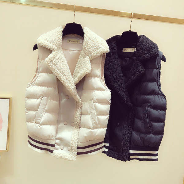 Női őszi-téli mellény spitz nyakkivágással, fekete-fehér színben