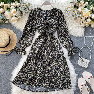 Női ruha spitz nyakkivágással és lótusz ujjú - szabású modell több színben