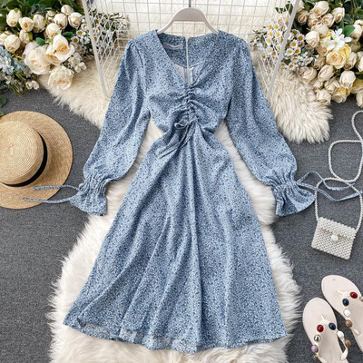 Női ruha spitz nyakkivágással és lótusz ujjú - szabású modell több színben