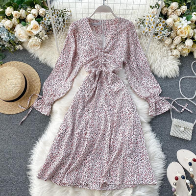 Női ruha spitz nyakkivágással és lótusz ujjú - szabású modell több színben