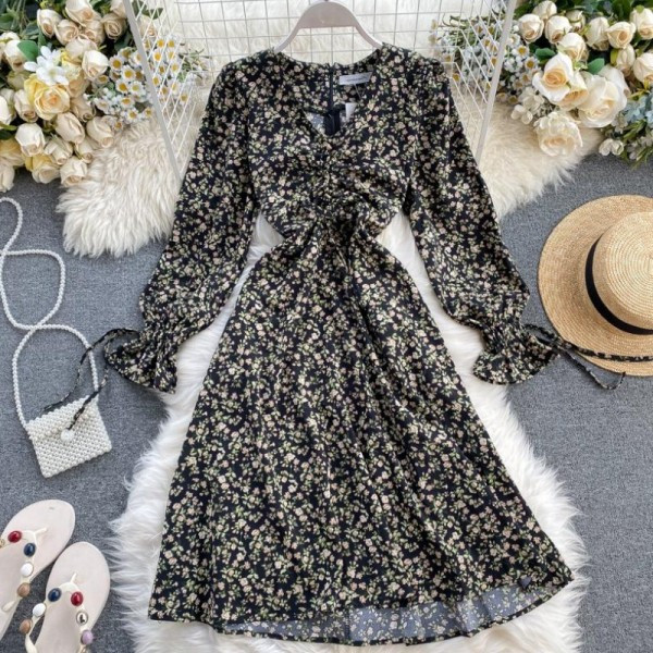 Női ruha spitz nyakkivágással és lótusz ujjú - szabású modell több színben