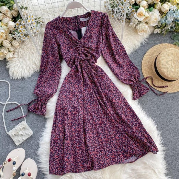 Női ruha spitz nyakkivágással és lótusz ujjú - szabású modell több színben