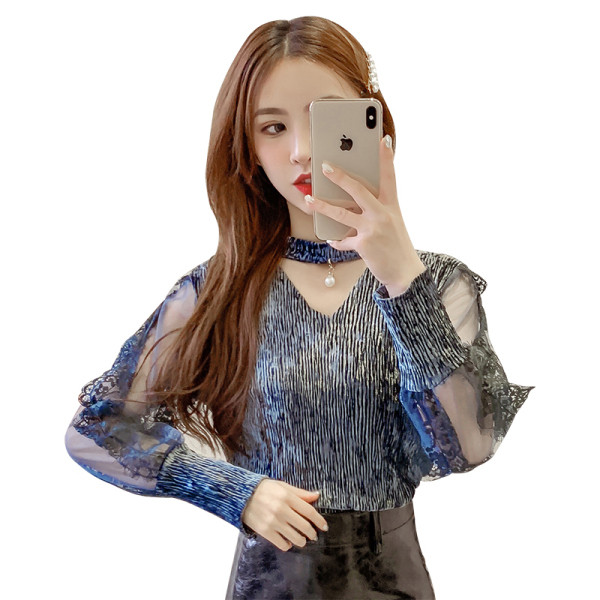 Női blúz fehér, kék és fekete színben, csipkével és V-nyakkal