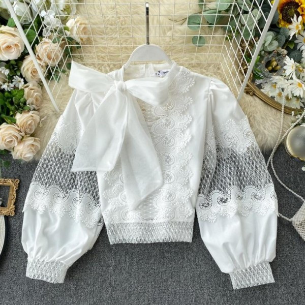 Új modell női blúz csipkével és szalaggal, fehér és fekete színben