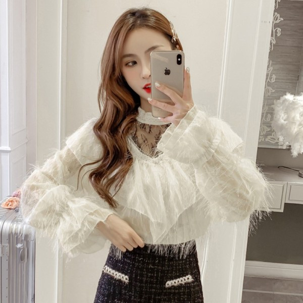 Női ing fekete, bézs és fehér színben alacsony gallérral és bojttal