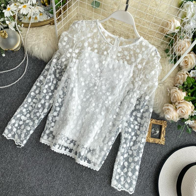 Νέο μοντέλο γυναικεία μπλούζα πουά με οβάλ ντεκολτέ και μακριά μανίκια σε λευκό, μαύρο και μπεζ χρώμα