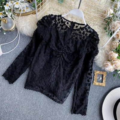 Νέο μοντέλο γυναικεία μπλούζα πουά με οβάλ ντεκολτέ και μακριά μανίκια σε λευκό, μαύρο και μπεζ χρώμα