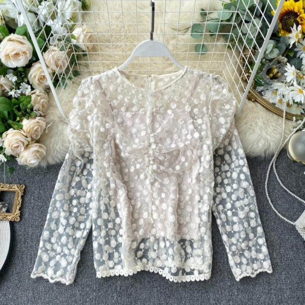 Νέο μοντέλο γυναικεία μπλούζα πουά με οβάλ ντεκολτέ και μακριά μανίκια σε λευκό, μαύρο και μπεζ χρώμα