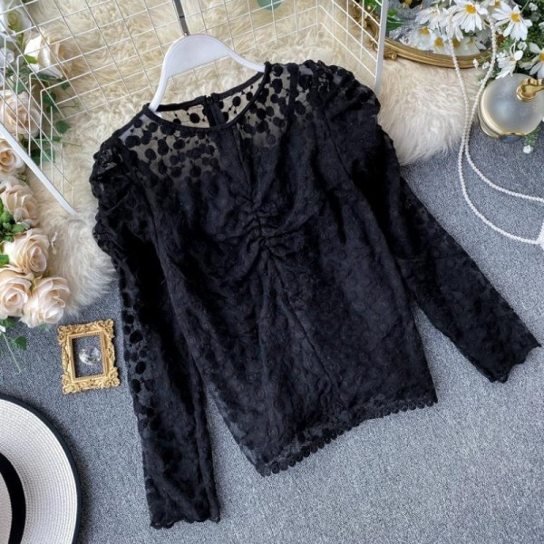 Νέο μοντέλο γυναικεία μπλούζα πουά με οβάλ ντεκολτέ και μακριά μανίκια σε λευκό, μαύρο και μπεζ χρώμα