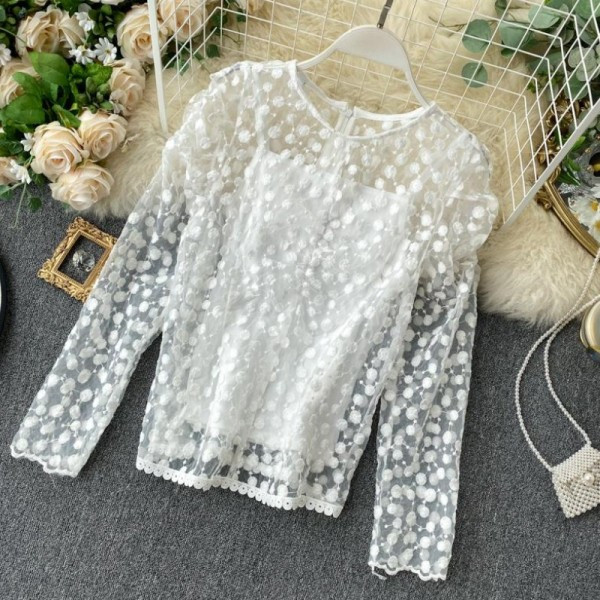 Νέο μοντέλο γυναικεία μπλούζα πουά με οβάλ ντεκολτέ και μακριά μανίκια σε λευκό, μαύρο και μπεζ χρώμα