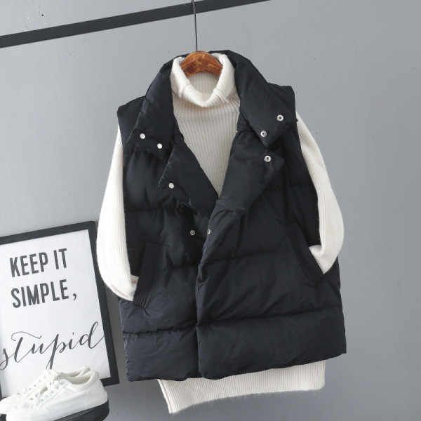 Őszi-téli női mellény spitz nyakkivágással, fekete-fehér színben