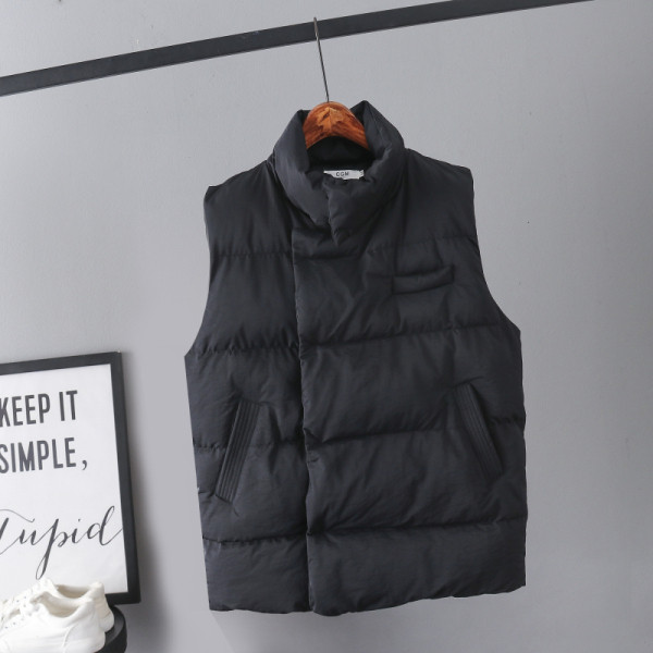 Őszi-téli női mellény spitz nyakkivágással, fekete-fehér színben