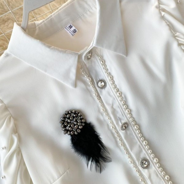 Új modell női blúz klasszikus gallérral és gombokkal fehér és fekete színben