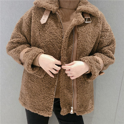 Női pehelykabát cipzárral és övvel az ujjakon fehér, barna és zöld színben