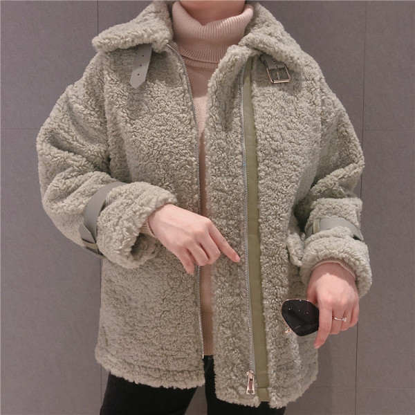 Női pehelykabát cipzárral és övvel az ujjakon fehér, barna és zöld színben