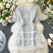 Aktuális női ruha ovális nyakkivágással, rövid ujjal, tüllből