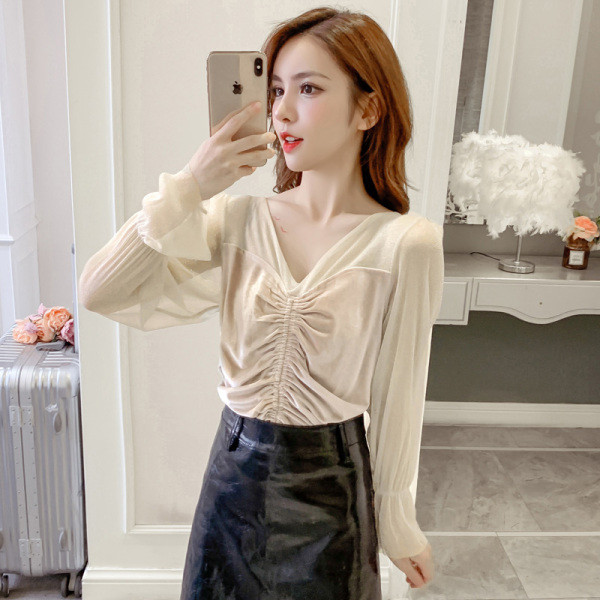 Modern női blúz fekete és bézs színben bársonnyal és nyakkendővel