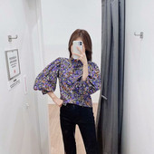 Bluza casual de dama cu maneci bufante de culoare albastra cu model floral