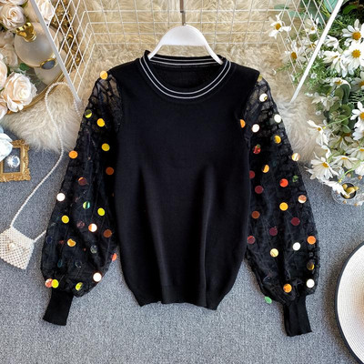 Νέο μοντέλο γυναικείο πουλόβερ με μανίκια με τούλι και πούλιες σε λευκό και μαύρο χρώμα