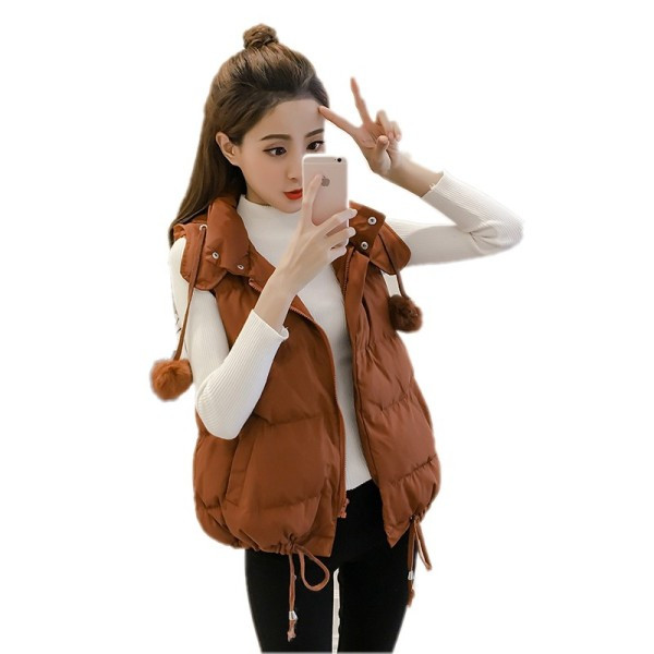 Γυναικείο γιλέκο σε καφέ, λευκό και μαύρο χρώμα με κουκούλα και κορδόνια