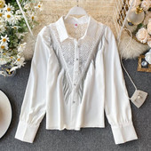 Modern női ing klasszikus gallérral, csipkével és gombokkal fehér és fekete színben