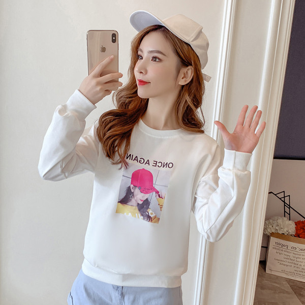 Női blúz fehér, narancssárga és zöld színben, rátéttel és kerek nyakkivágással