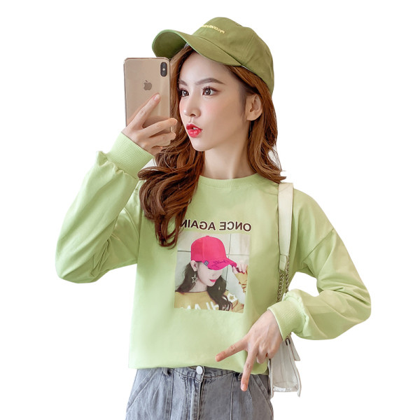 Női blúz fehér, narancssárga és zöld színben, rátéttel és kerek nyakkivágással