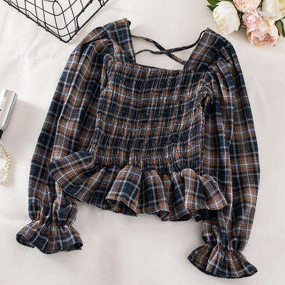 Kockás női blúz kék és barna színben, négyzet alakú nyakkivágással