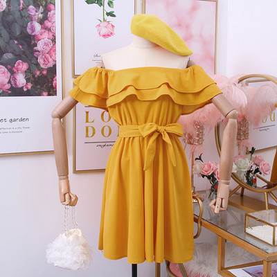 Modern női ruha csónakos nyakkivágással és övvel több színben